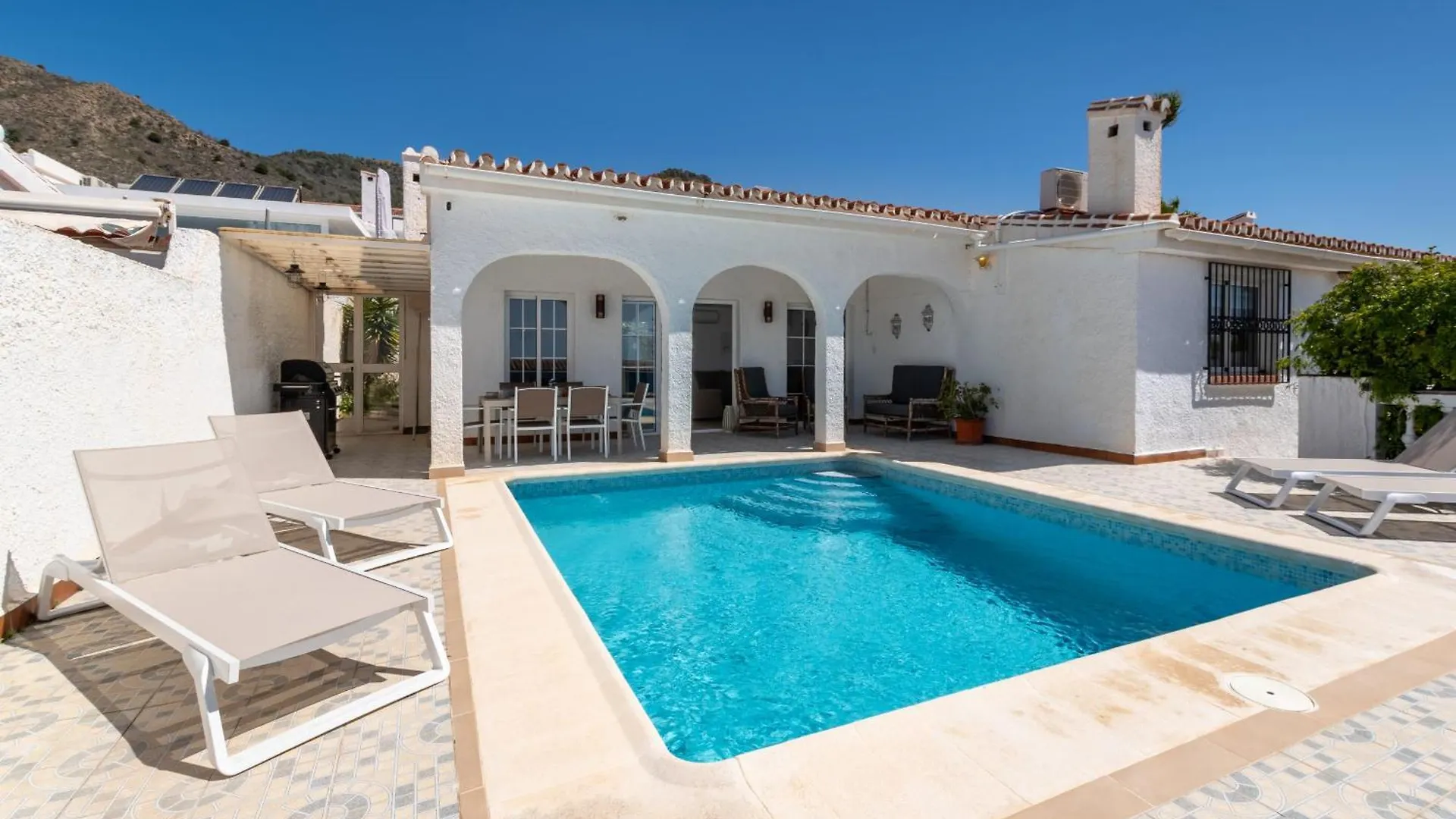 Los Pomelos Nerja 0*,
